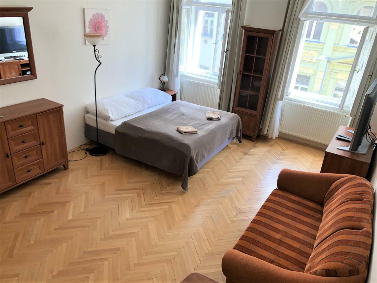 Zahrebska 4* Prague